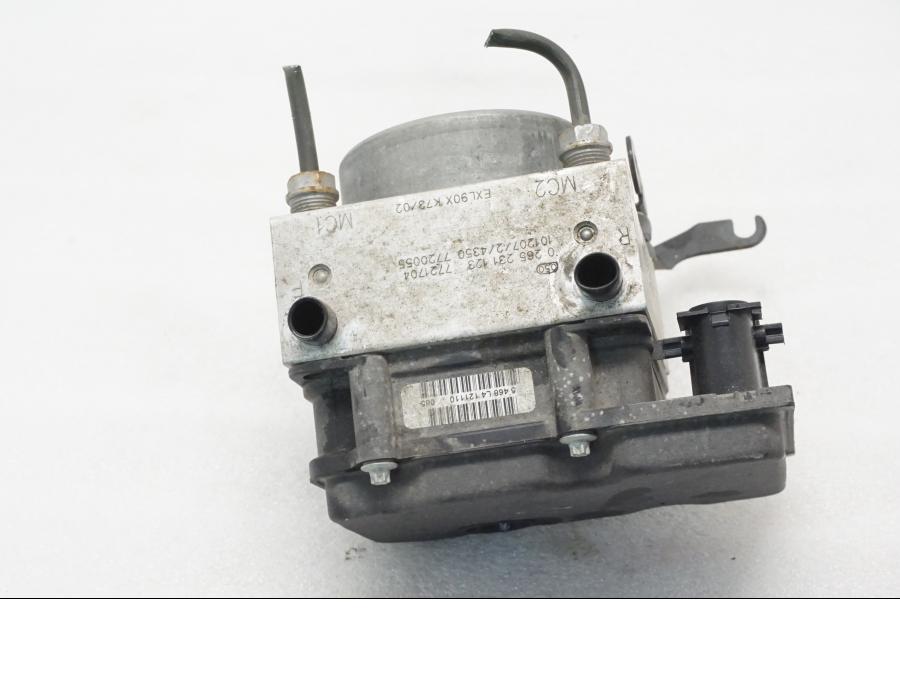 Baksidan på ABS Modulator från en BMW F 800 R -2011 motorcykel.