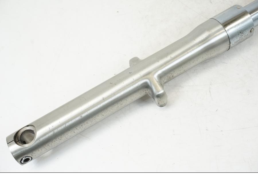 Baksidan på Gaffelben från en Kawasaki VN 800 -2000 motorcykel.