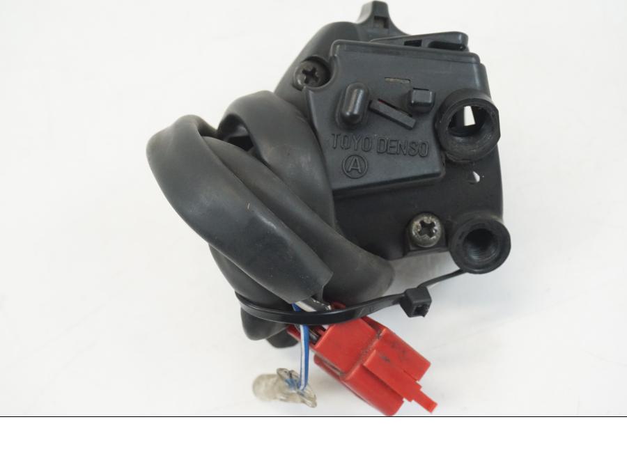 Höger sida på Styrelreglage från en Honda CB 750 -2002 motorcykel.