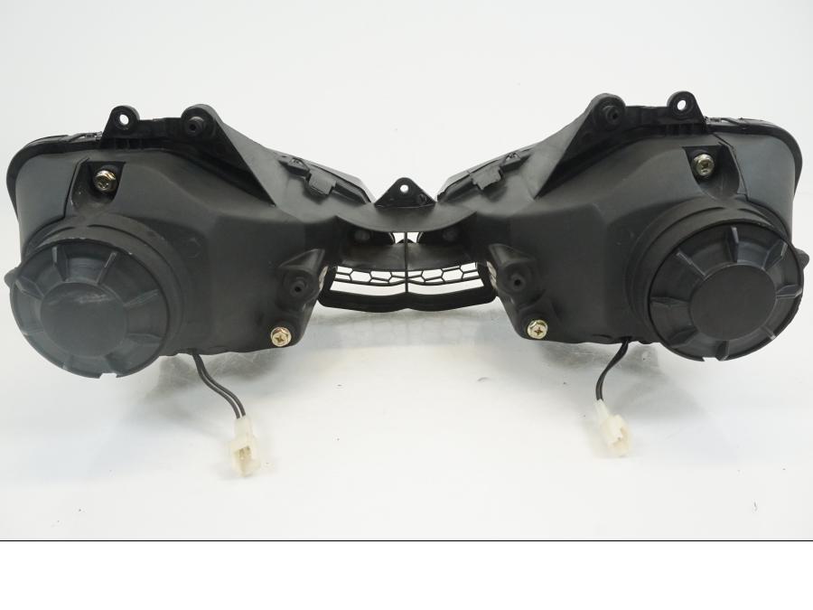 Vänster sida på Strålkastare från en Yamaha YZF R6 -2006 motorcykel.