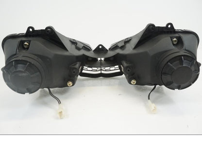 Vänster sida på Strålkastare från en Yamaha YZF R6 -2006 motorcykel.