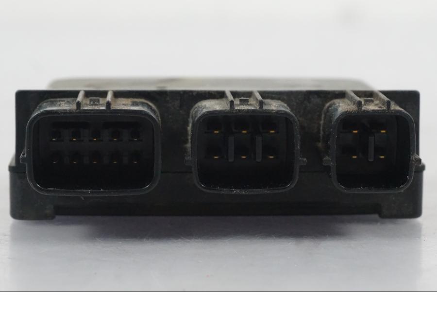 Höger sida på Reläbox från en Kawasaki ER-6N ABS -2010 motorcykel.