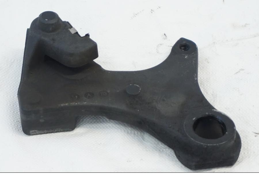 Baksidan på Bromsoksfäste från en Triumph Daytona 675 -2010 motorcykel.