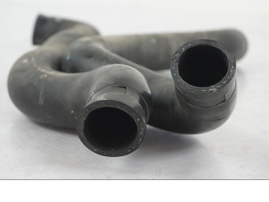 Extrabild4 på Vattenkyl Slang Set från en Suzuki SV 650 S -2005 motorcykel.