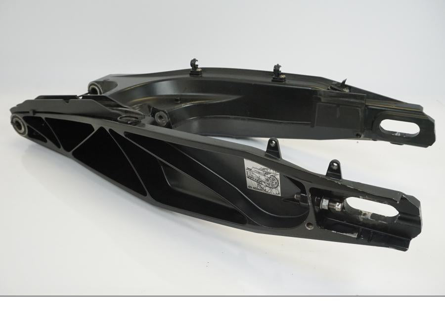 Baksidan på Sving från en KTM 1190 Adventure -2013 motorcykel.