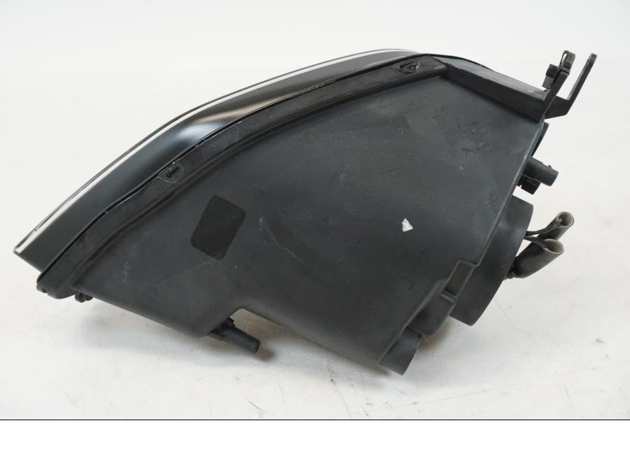 Höger sida på Strålkastare från en BMW S 1000 XR -2014 motorcykel.