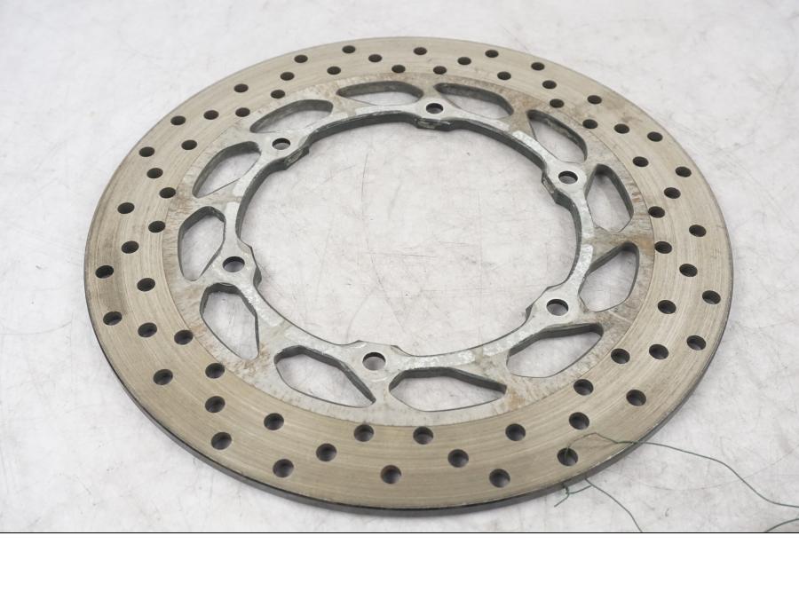 Framsidan på Bromsskiva från en Yamaha MT-01 -2009 motorcykel.