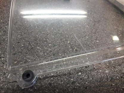 Höger sida på Vindruta från en Aprilia RS 125 -2017 motorcykel.