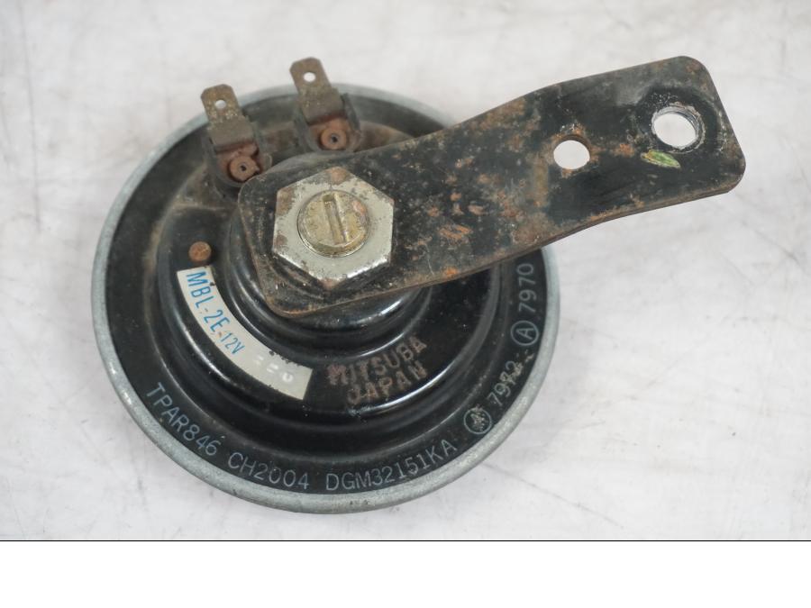 Vänster sida på Signalhorn / Tuta från en Triumph Tiger -2009 motorcykel.