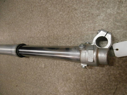 Höger sida på Gaffelben från en Aprilia SXV 550 -2007 motorcykel.