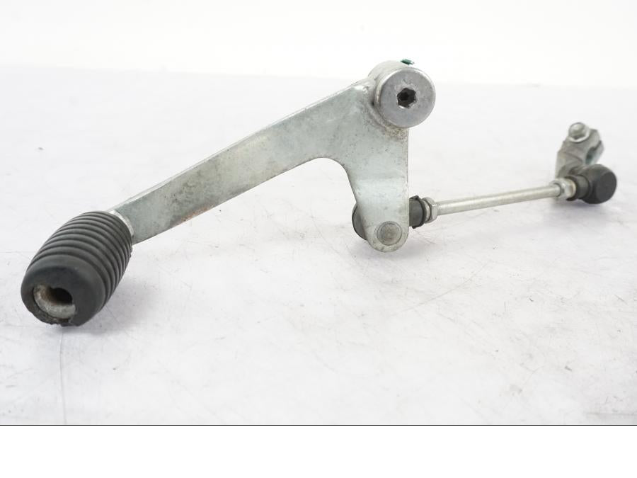 Framsidan på Växelpedal från en Honda NT 650 V -2002 motorcykel.