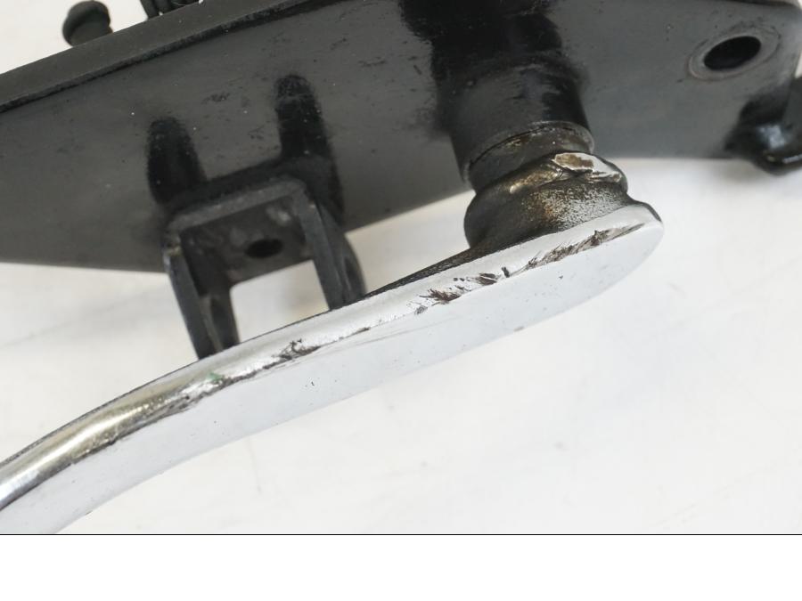 Extrabild2 på Fotpinnefäste från en Kawasaki VN 800 -2000 motorcykel.