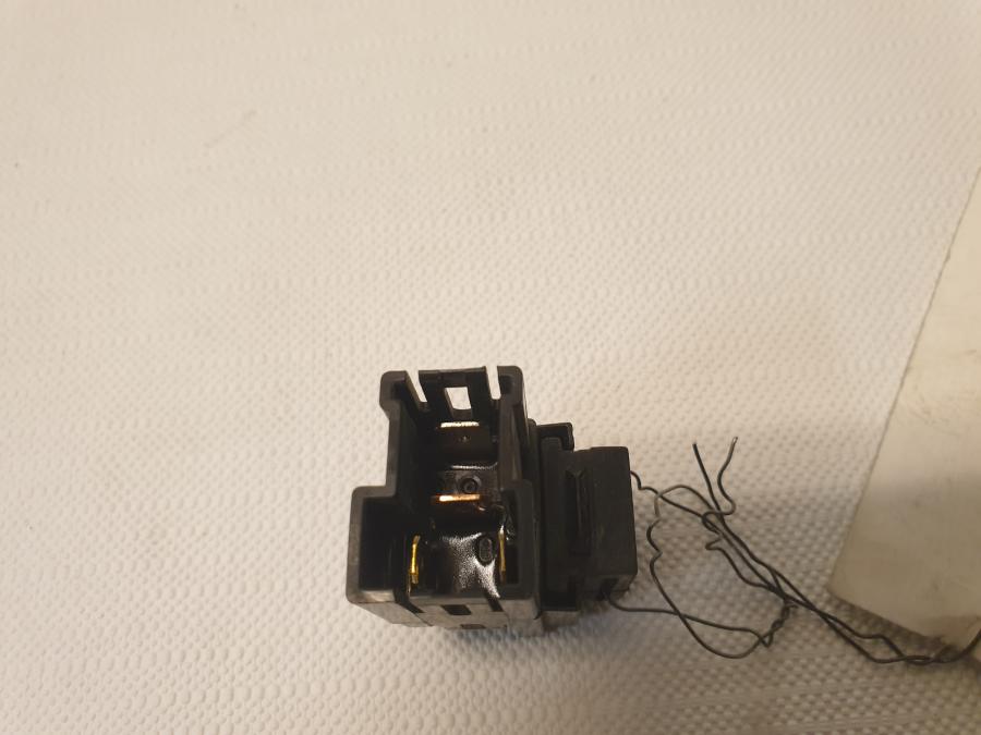 Baksidan på Relä från en Yamaha FZ1-SA -2008 motorcykel.