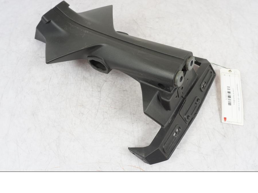 Framsidan på Skylthållare från en Kawasaki Z 900 -2018 motorcykel.