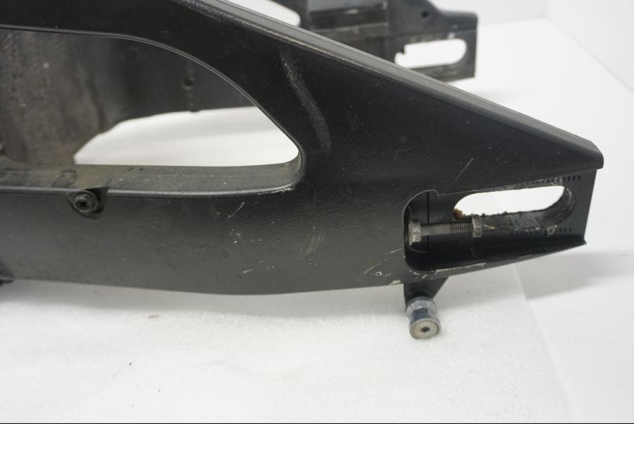 Snett nerifrån på Sving från en Suzuki GSX-R 1000 -2007 motorcykel.