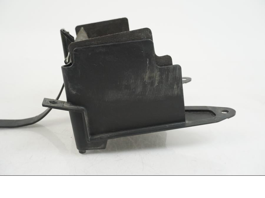 Vänster sida på Batterihållare från en Yamaha YZF 1000 R1 -2006 motorcykel.