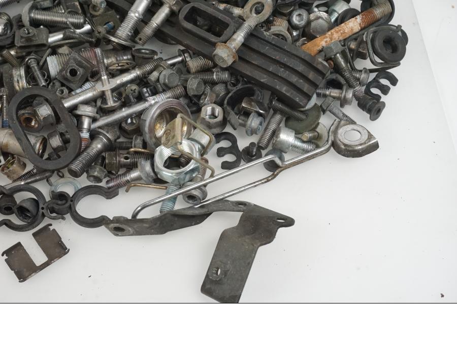 Höger sida på Skruv / Mutter etc från en Yamaha XJ 900 S -1997 motorcykel.