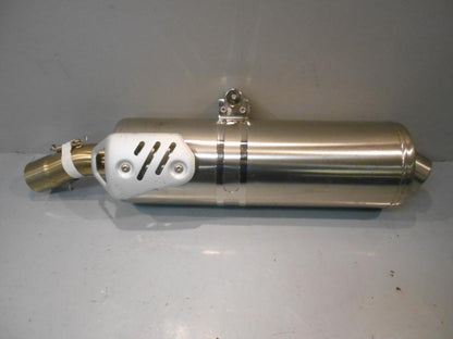 Framsidan på Ljuddämpare från en BMW F 800 R -2011 motorcykel.