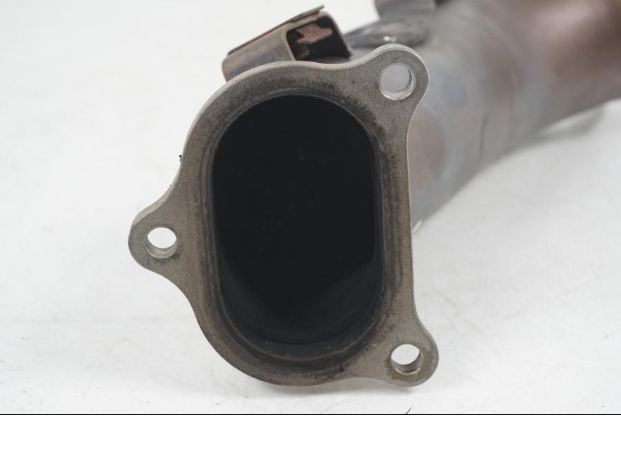 Snett uppifrån på Grenrör från en Ducati Hyperstrada -2013 motorcykel.