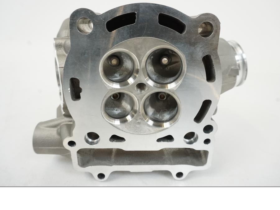 Baksidan på Topplock från en KTM 250 SX-F -2008 motorcykel.