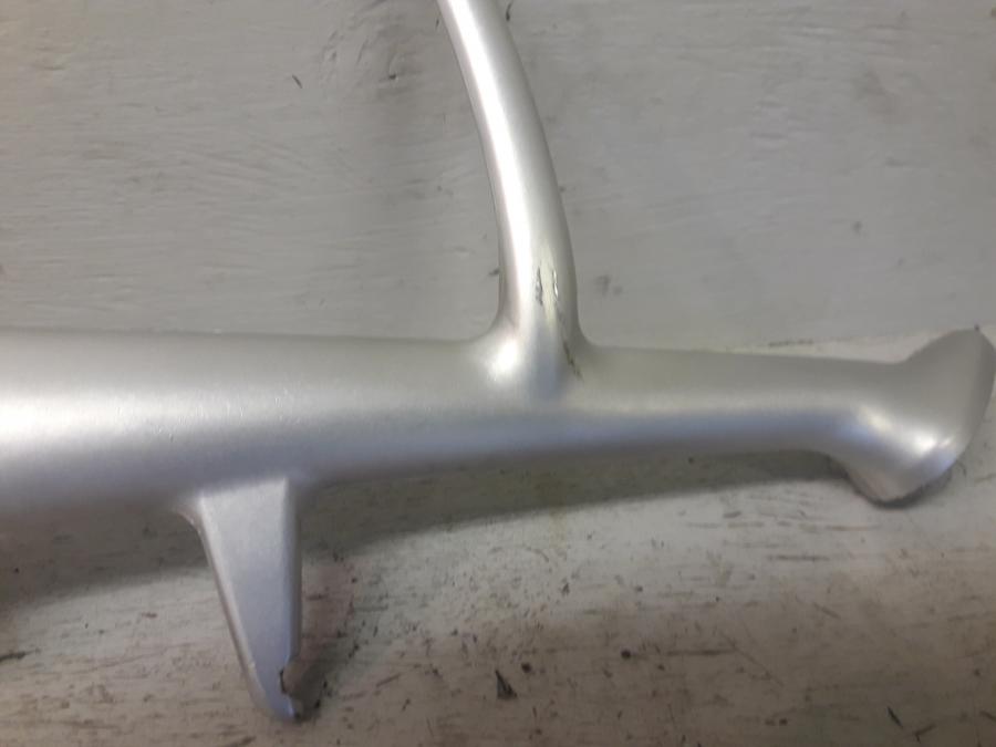 Baksidan på Sidostöd från en Triumph Speed Twin -2019 motorcykel.