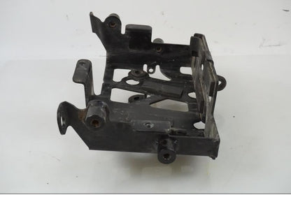 Höger sida på Batterihållare från en H-D Adventure Pan America Special RA1250S -2021 motorcykel.