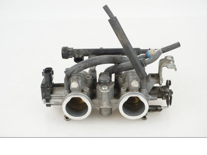 Vänster sida på Spjällhus från en Yamaha MT-07 -2016 motorcykel.