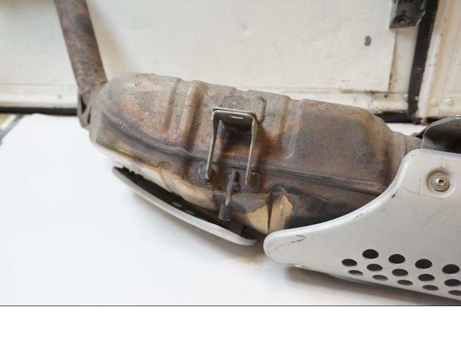 Höger sida på Ljuddämpare från en BMW F 650 -1999 motorcykel.