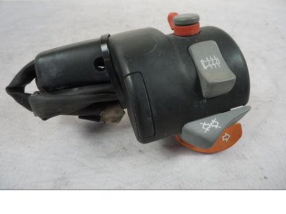 Framsidan på Styrelreglage från en BMW R 850 R -2004 motorcykel.