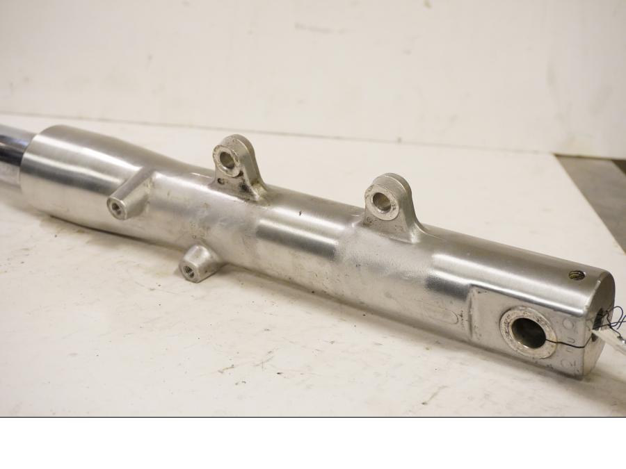 Vänster sida på Gaffelben från en Yamaha XVS 650 -1997 motorcykel.