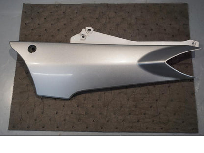 Framsidan på Sidopanel från en Yamaha FJR 1300 -2004 motorcykel.