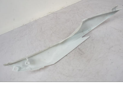 Snett nerifrån på Bakvinge från en Kawasaki ZX-6R -2011 motorcykel.