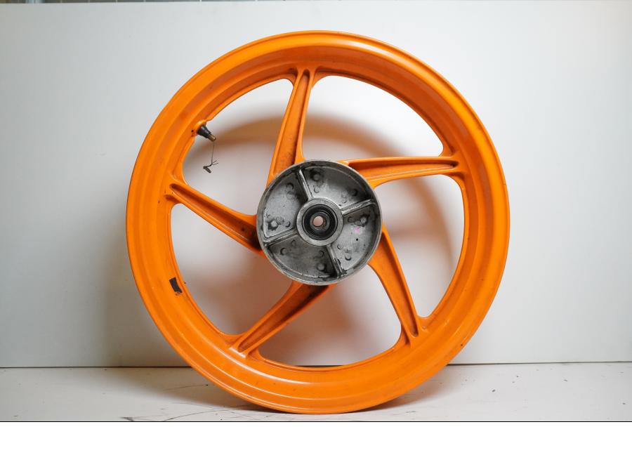 Framsidan på Fälg från en Honda CBR 125 R -2011 motorcykel.