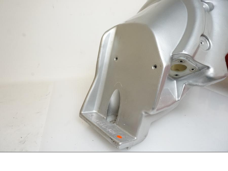 Snett uppifrån på Bensintank från en Triumph Tiger -2001 motorcykel.