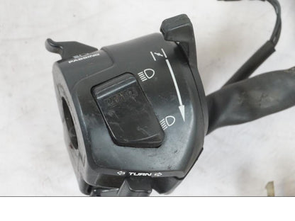 Höger sida på Styrelreglage från en Honda CBR 1000 F -1999 motorcykel.