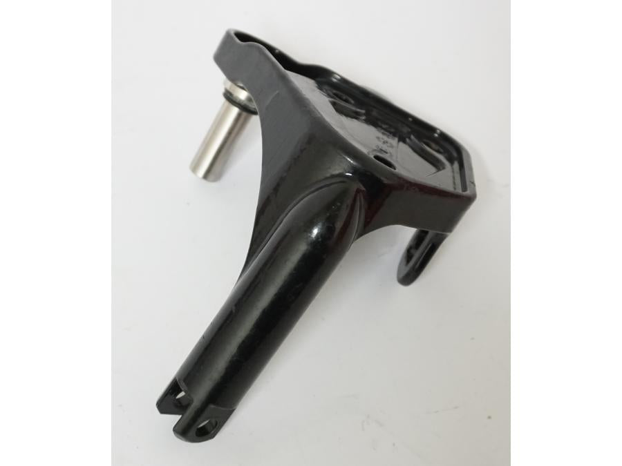 Baksidan på Fotpinnefäste från en H-D Softail -2004 motorcykel.