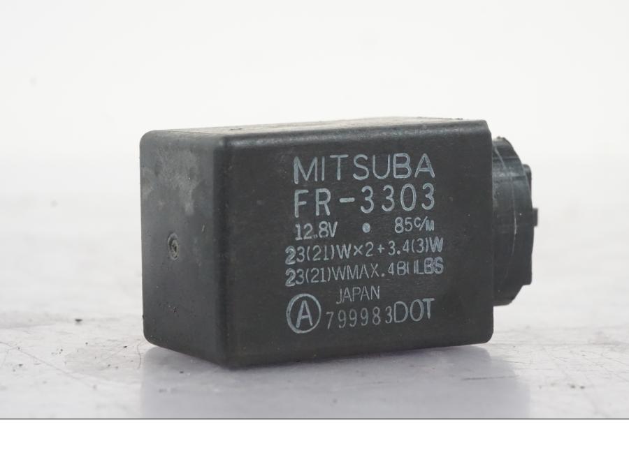 Framsidan på Blinkersrelä från en Honda CBR 1000 F -1999 motorcykel.