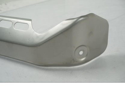 Höger sida på Värmeskydd från en Yamaha Tracer 700 GT -2024 motorcykel.