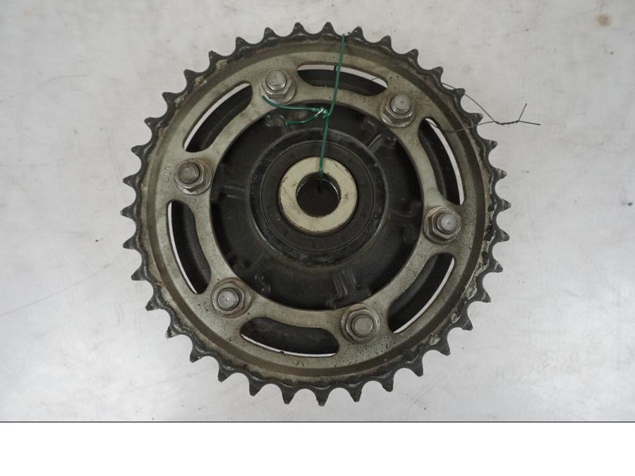 Vänster sida på Drevfäste från en Triumph Bonneville T120 -2021 motorcykel.