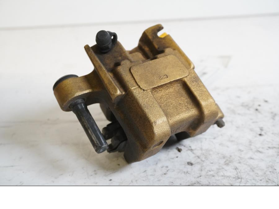 Baksidan på Bromsok från en Honda CBR 900 RR -2000 motorcykel.