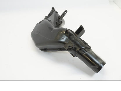 Vänster sida på Luftrör från en Suzuki GSX 1300 R -2008 motorcykel.