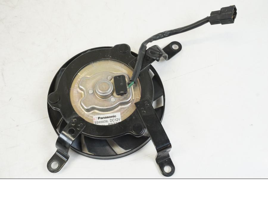 Höger sida på Vattenkylfläkt från en Yamaha YZF 1000 R1 -2009 motorcykel.