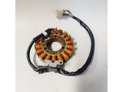 Framsidan på Generator från en Yamaha YZF 600 R -1996 motorcykel.