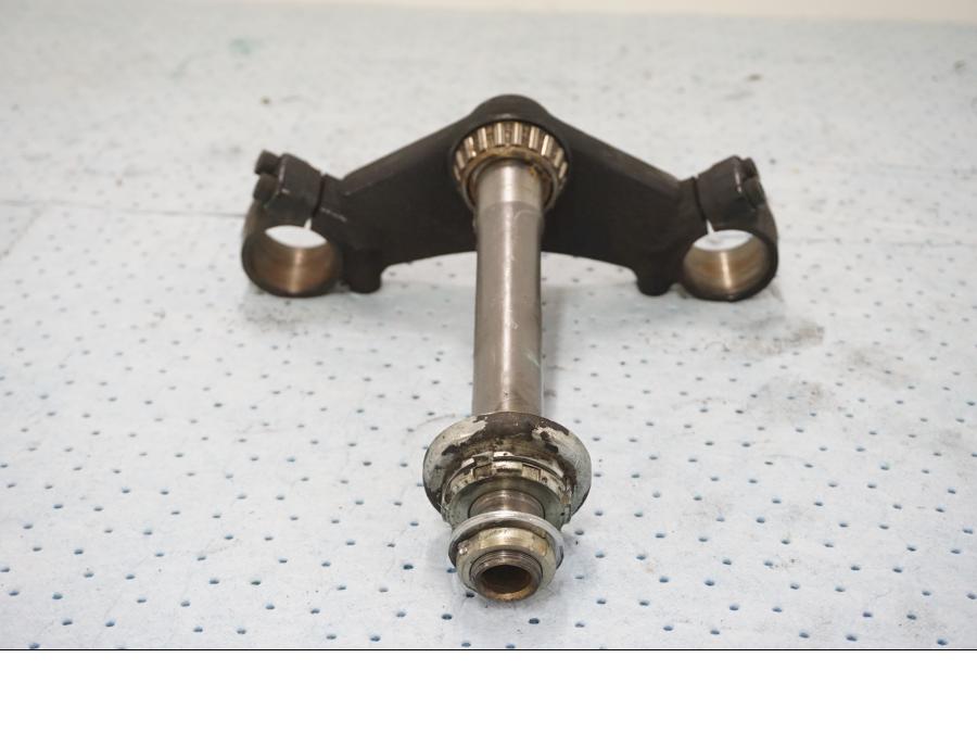 Höger sida på Gaffelkrona från en Honda GL 1200 -1987 motorcykel.