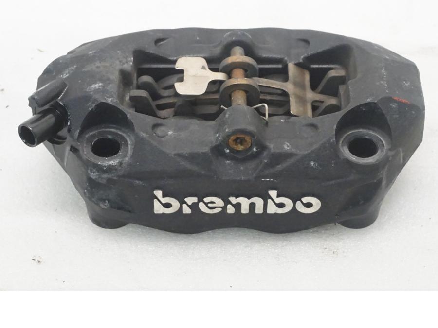 Framsidan på Bromsok från en BMW R 1200 GSA -2017 motorcykel.