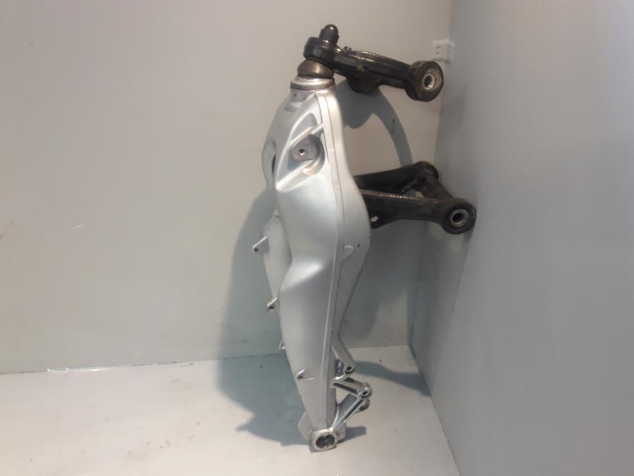 Höger sida på Framgaffel från en BMW K 1200 S -2008 motorcykel.