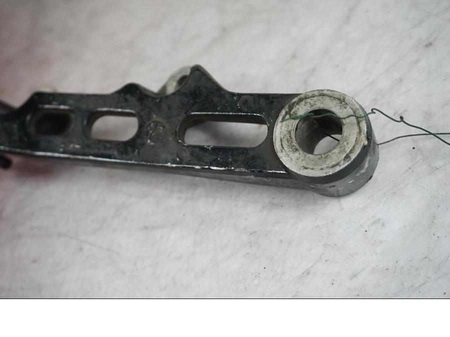 Baksidan på Bromsoksfäste från en Yamaha FZ 750 -1988 motorcykel.