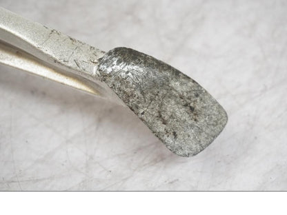 Snett nerifrån på Sidostöd från en Buell 1125 R -2008 motorcykel.