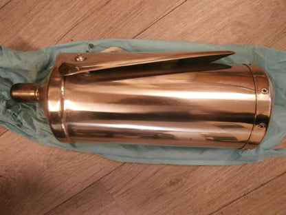 Framsidan på Ljuddämpare från en Triumph Speed Triple -2009 motorcykel.