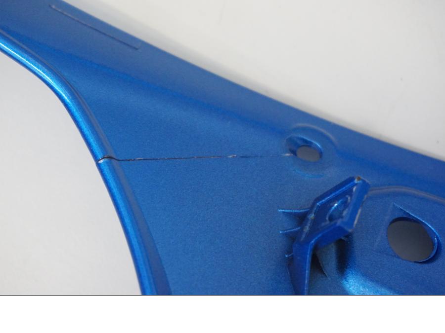 Snett nerifrån på Toppkåpa från en Suzuki GSX-R 125 -2018 motorcykel.